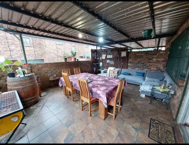 4 BEDROOM TOWNHOUSE FOR SALE IN MAGALIESKRUIN